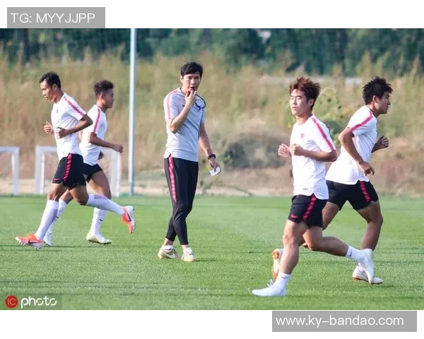 球迷愤怒诅咒巴里球员妻子全家希望其遭遇不幸引发热议